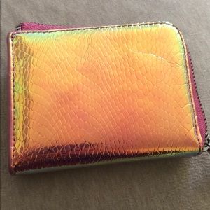Holographic wallet